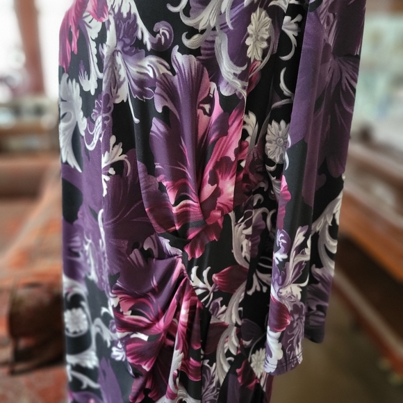 Beautiful  asymmetric women's top - Picture 2 of 4